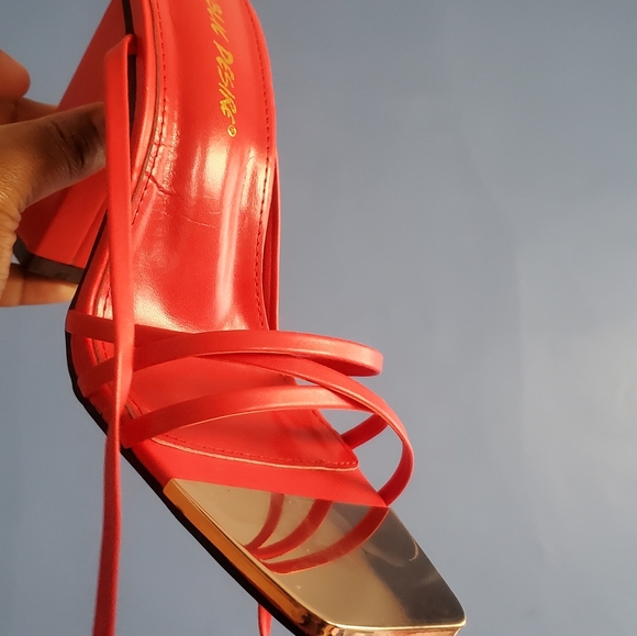 Public desire Amira Wide Fit Red PU Lace Up Block Heel - Picture 2 of 3